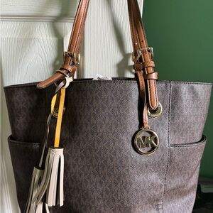 Michael Kors Brown Signature JET SET TOTE 👜 NEW w/ o tags  NEVER USED, PRISTINE